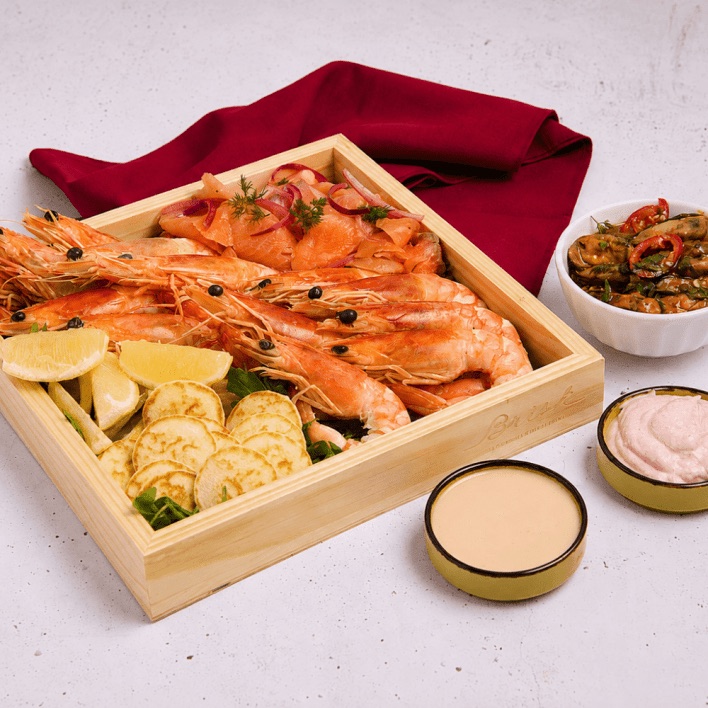 Christmas Seafood Platter — 20 king prawns, smoked salmon, mussels